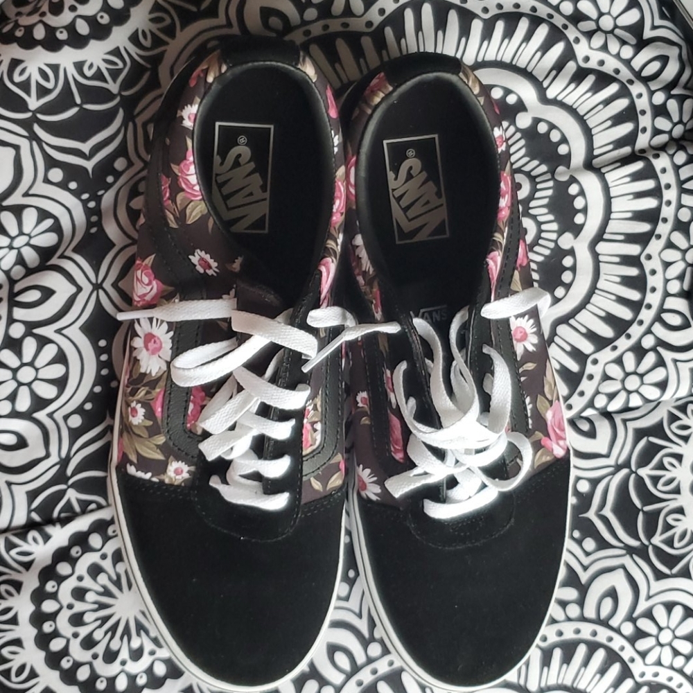NWOT Flowered Vans Womens 11